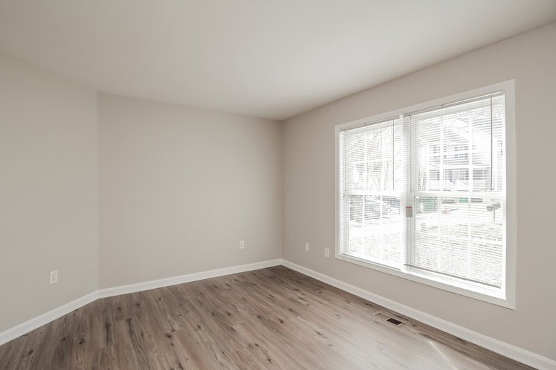 1,645/Mo, 6803 Campbell Burn Ct Charlotte, NC 28212 Living Room View 2