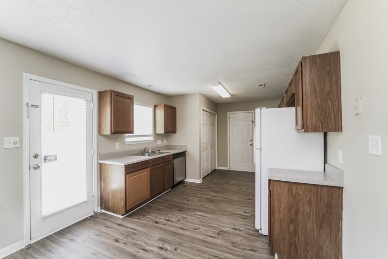 2,165/Mo, 6515 Sunman Rd Charlotte, NC 28216 Kitchen View