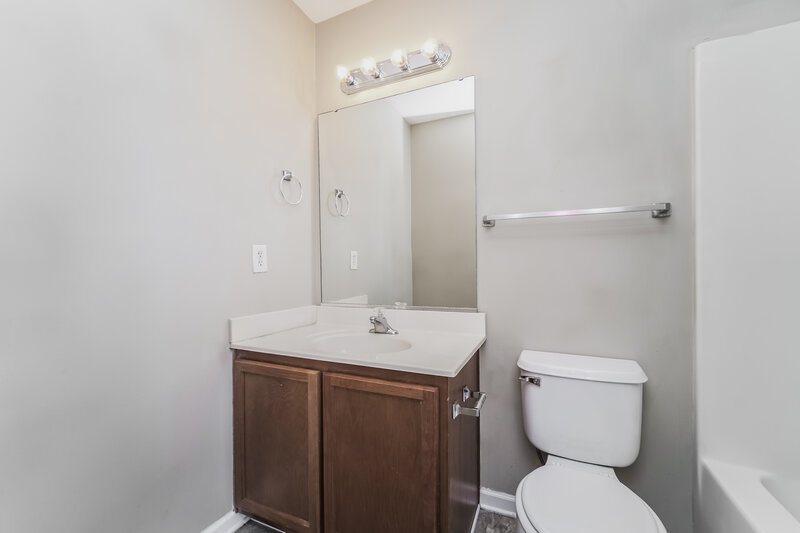 2,165/Mo, 6515 Sunman Rd Charlotte, NC 28216 Main Bathroom View