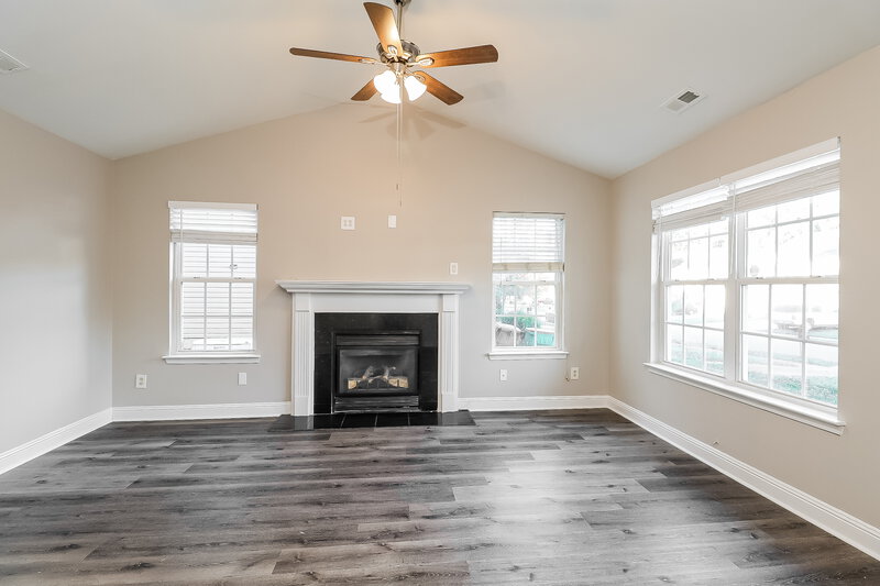 1,605/Mo, 4908 Elizabeth Rd Charlotte, NC 28269 Living Room View