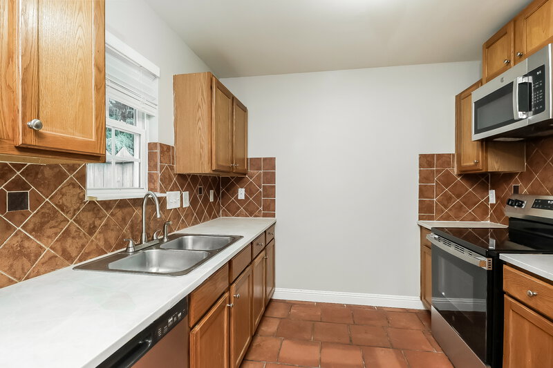 1,605/Mo, 4908 Elizabeth Rd Charlotte, NC 28269 Kitchen View