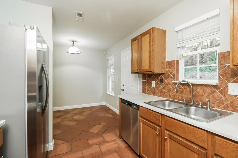 1,605/Mo, 4908 Elizabeth Rd Charlotte, NC 28269 Kitchen View 2