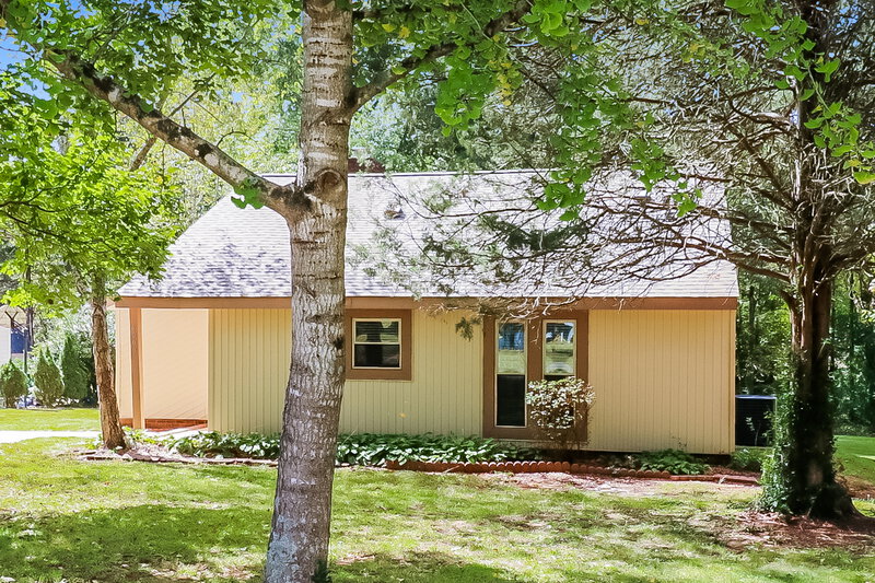 1,700/Mo, 6009 Falstaff Dr Charlotte, NC 28227 Front View