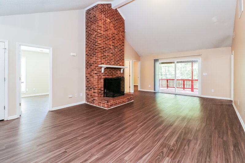 1,700/Mo, 6009 Falstaff Dr Charlotte, NC 28227 Living Room View 2