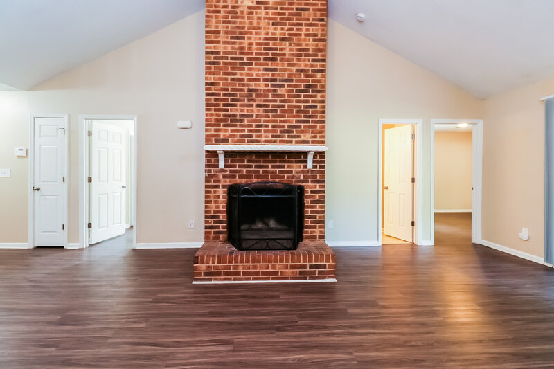 1,700/Mo, 6009 Falstaff Dr Charlotte, NC 28227 Living Room View 3