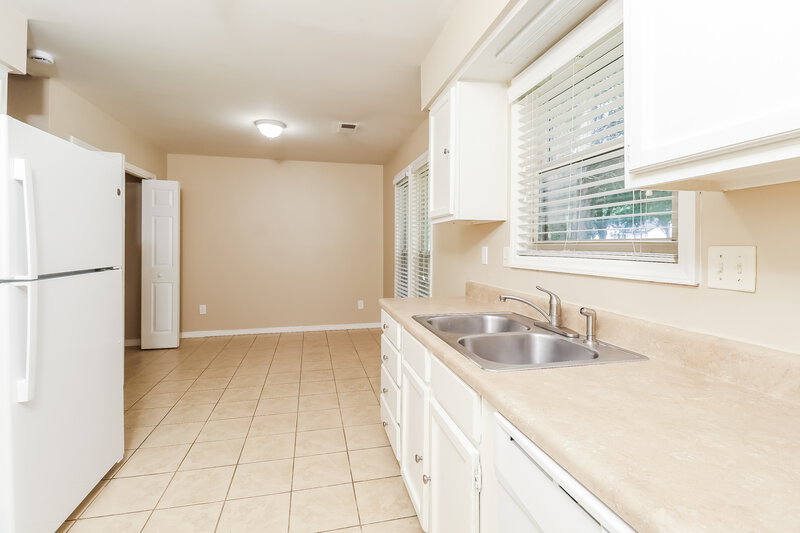 1,700/Mo, 6009 Falstaff Dr Charlotte, NC 28227 Kitchen View