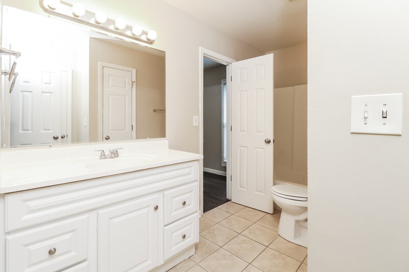 1,700/Mo, 6009 Falstaff Dr Charlotte, NC 28227 Bathroom View