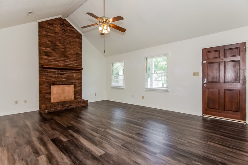 1,760/Mo, 10623 Canyon Rd N Charlotte, NC 28214 Living Room View 2