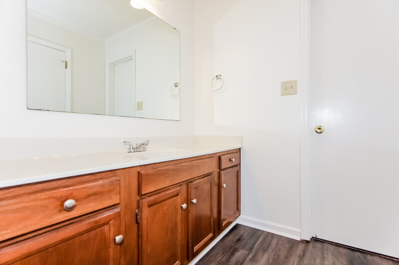 1,760/Mo, 10623 Canyon Rd N Charlotte, NC 28214 Main Bathroom View