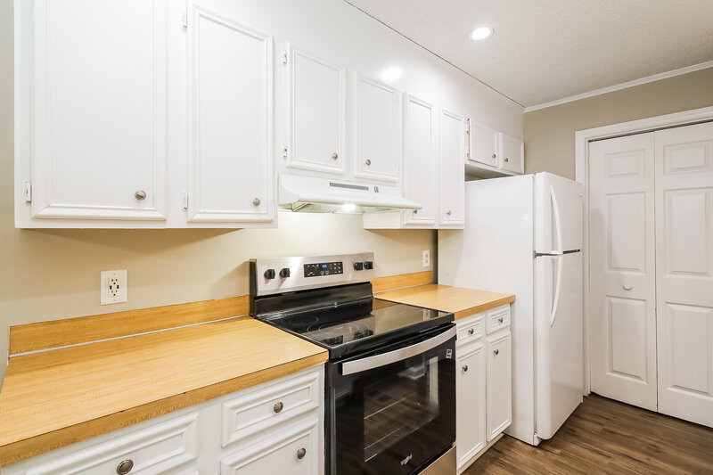 1,635/Mo, 2921 Gray Feather Dr Charlotte, NC 28262 Kitchen View 2