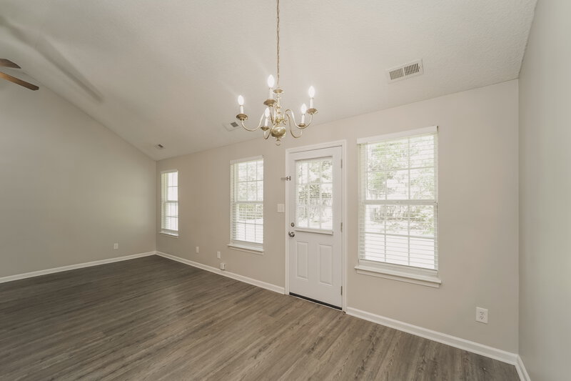 1,695/Mo, 1313 Grass Meadows Ct Charlotte, NC 28216 Dining Room View
