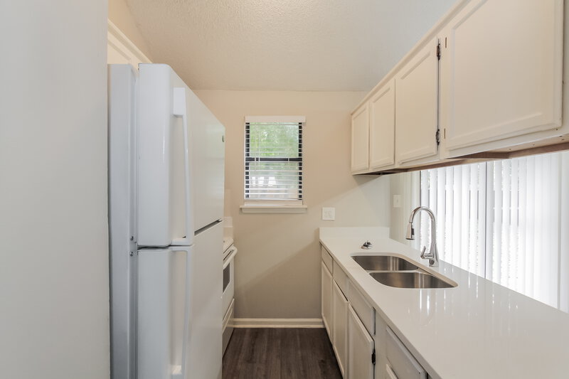 2,530/Mo, 5128 Glenview Ct Charlotte, NC 28215 Kitchen View 2