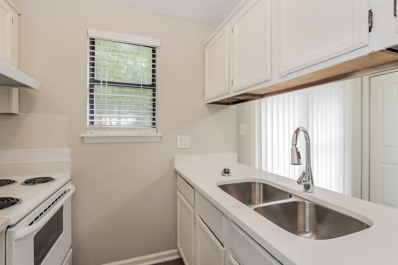 2,530/Mo, 5128 Glenview Ct Charlotte, NC 28215 Kitchen View 3
