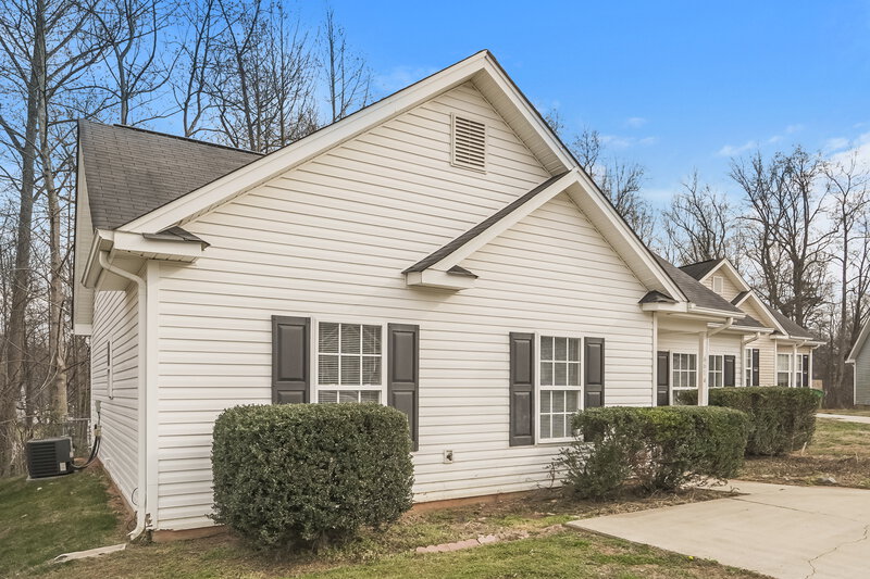 2,430/Mo, 6614 Hampton Way Dr Charlotte, NC 28213 Front View