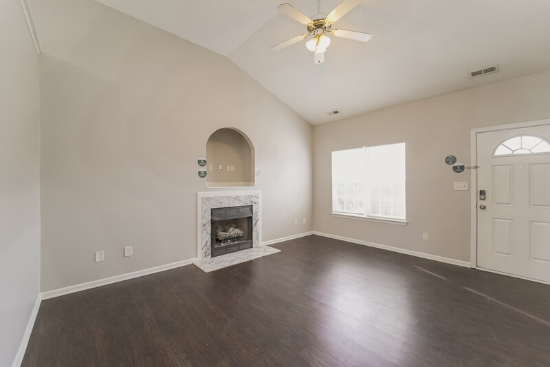 2,430/Mo, 6614 Hampton Way Dr Charlotte, NC 28213 Living Room View 2
