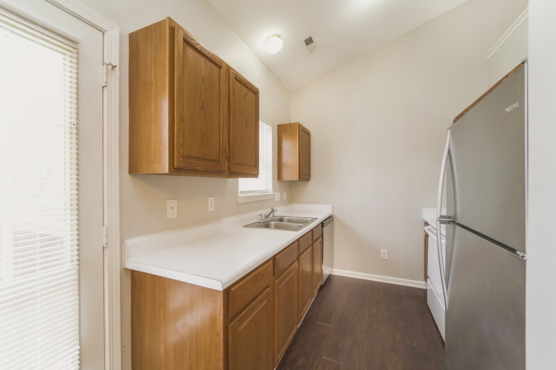 2,430/Mo, 6614 Hampton Way Dr Charlotte, NC 28213 Kitchen View 2