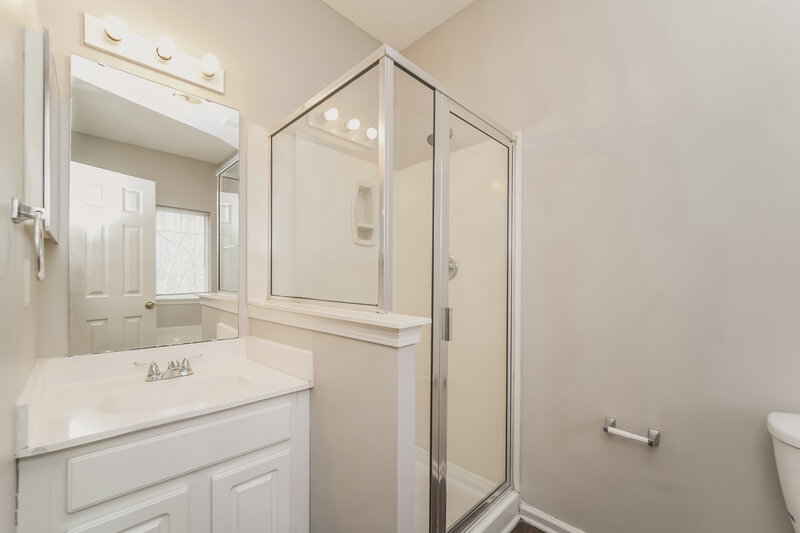 2,430/Mo, 6614 Hampton Way Dr Charlotte, NC 28213 Main Bathroom View
