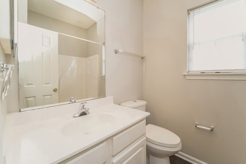 2,430/Mo, 6614 Hampton Way Dr Charlotte, NC 28213 Bathroom View