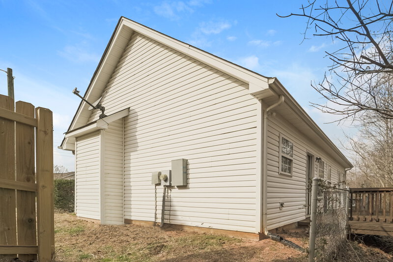2,430/Mo, 6614 Hampton Way Dr Charlotte, NC 28213 Rear View