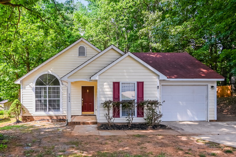 1,970/Mo, 7434 Autumn Trail Dr Charlotte, NC 28213 External View