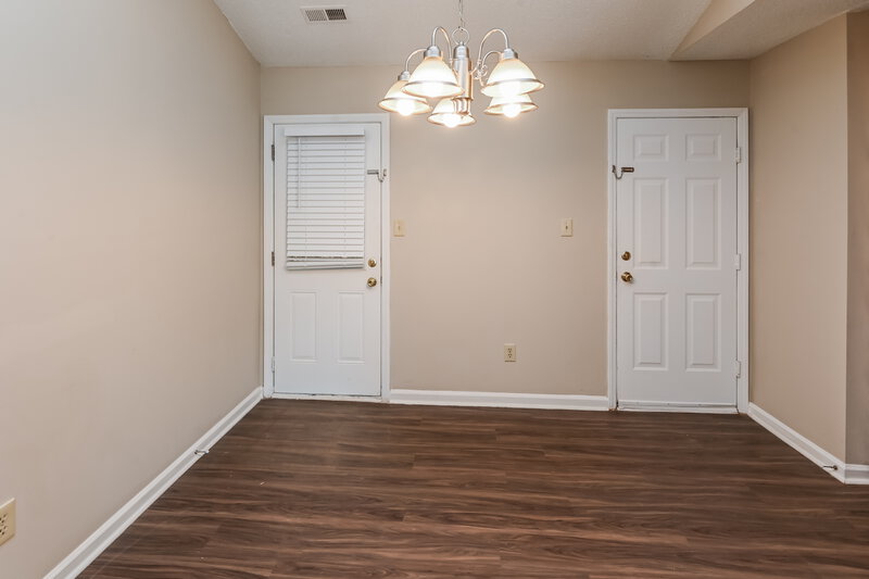 1,970/Mo, 7434 Autumn Trail Dr Charlotte, NC 28213 Dining Room View