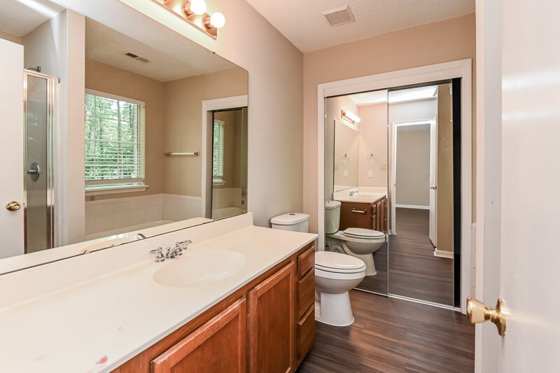 1,970/Mo, 7434 Autumn Trail Dr Charlotte, NC 28213 Main Bathroom View