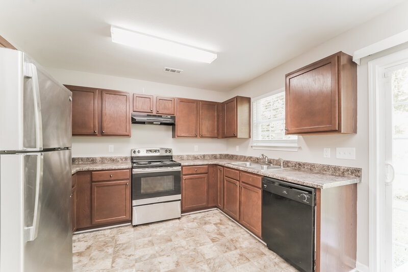 2,570/Mo, 6221 Summerour Pl Charlotte, NC 28214 Kitchen View