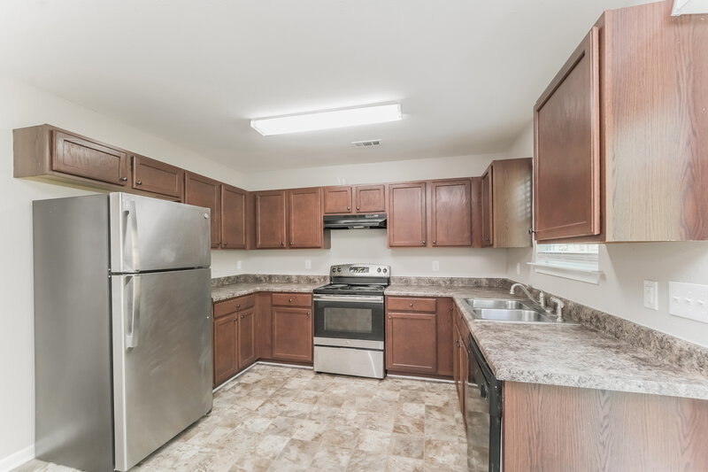 2,570/Mo, 6221 Summerour Pl Charlotte, NC 28214 Kitchen View 2