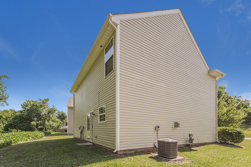 2,570/Mo, 6221 Summerour Pl Charlotte, NC 28214 Rear View