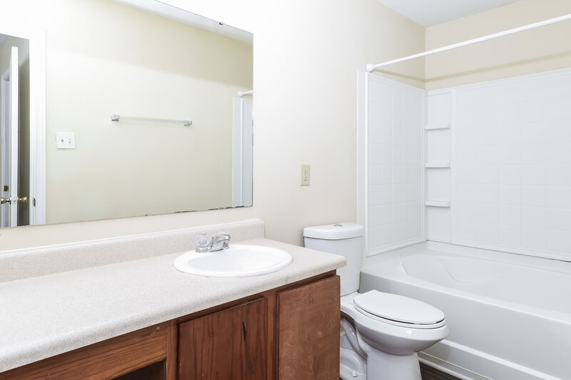 1,855/Mo, 1018 Allegiance Dr. Charlotte, NC 28217 Main Bathroom View