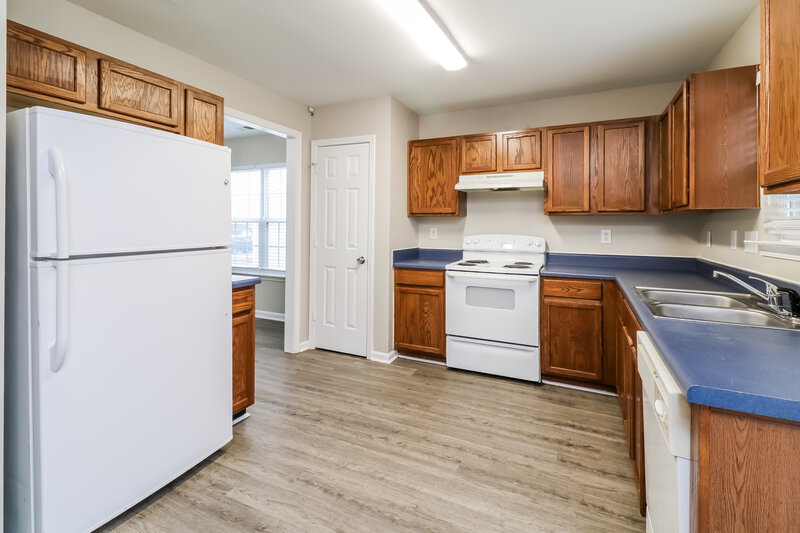 2,115/Mo, 7820 Montbrook Dr Charlotte, NC 28214 Kitchen View