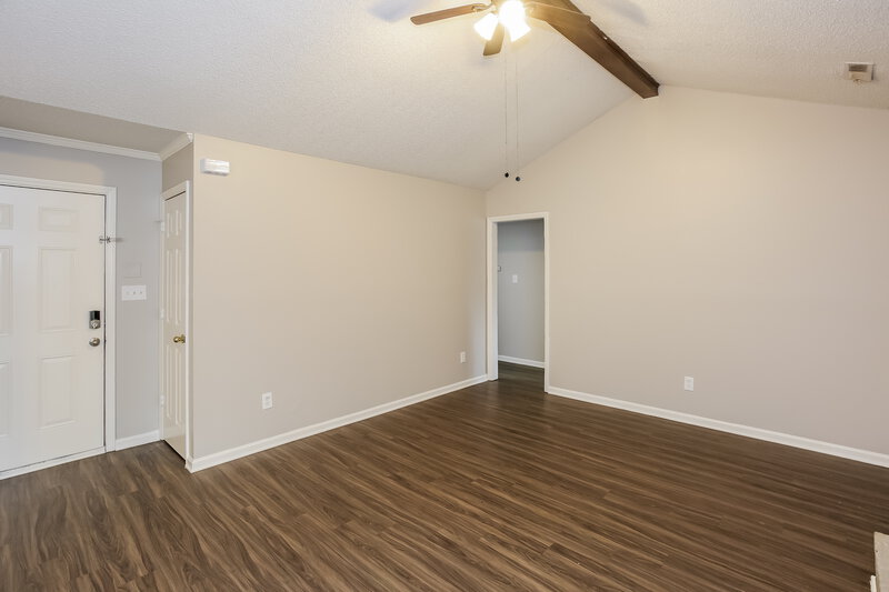 1,810/Mo, 7207 Spring Morning Ln Charlotte, NC 28227 Living Room View 2