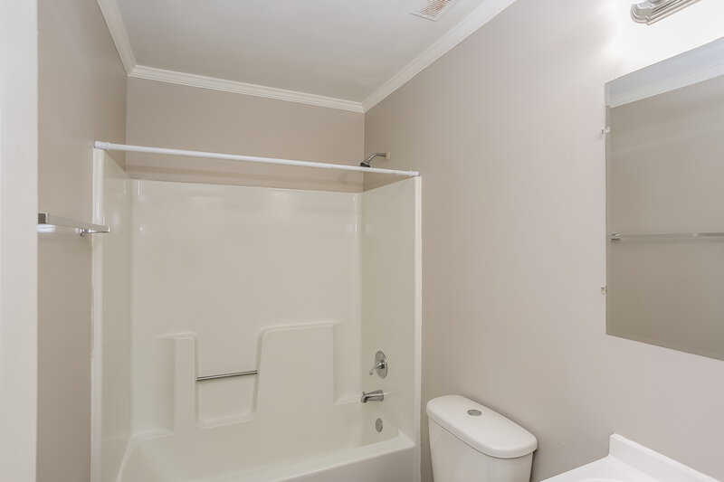 1,810/Mo, 7207 Spring Morning Ln Charlotte, NC 28227 Main Bathroom View