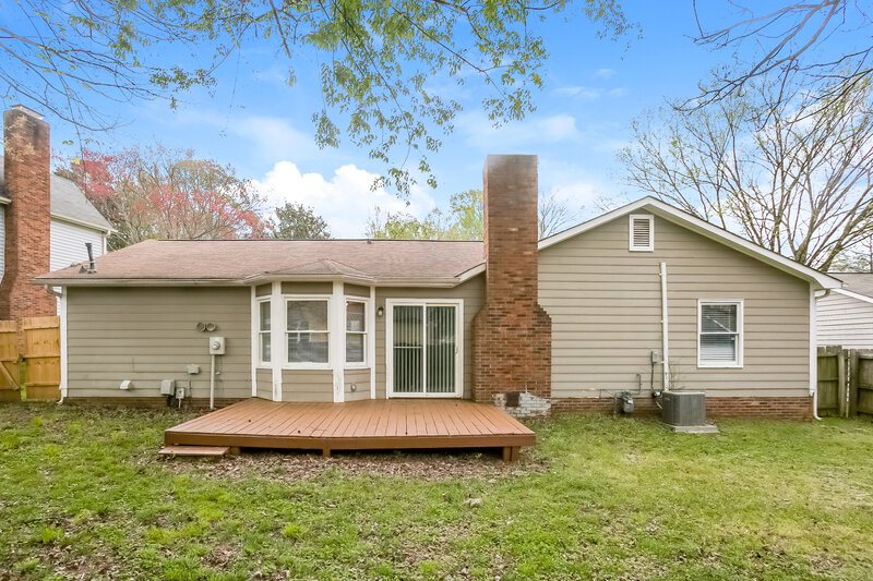 1,810/Mo, 7207 Spring Morning Ln Charlotte, NC 28227 Rear View 2