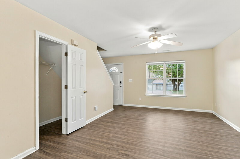 1,740/Mo, 5012 St Charles Dr Dallas, NC 28034 Living Room View 3