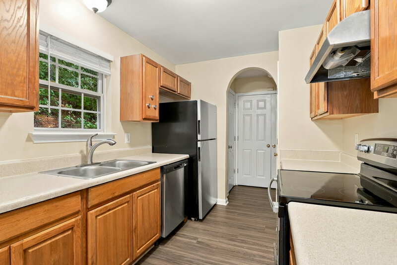 1,740/Mo, 5012 St Charles Dr Dallas, NC 28034 Kitchen View