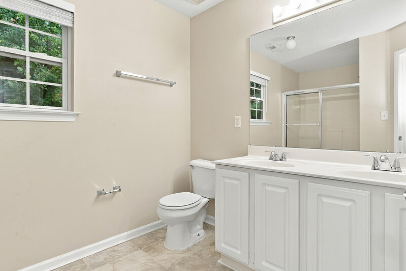 1,740/Mo, 5012 St Charles Dr Dallas, NC 28034 Bathroom View 2