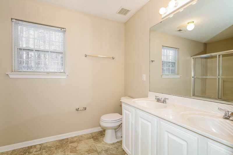 1,750/Mo, 5012 St Charles Dr Dallas, NC 28034 Main Bathroom View