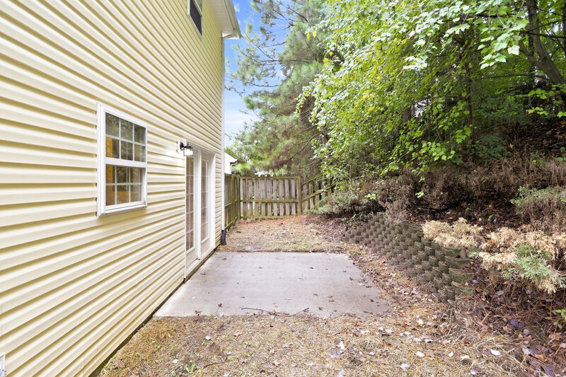 1,740/Mo, 5012 St Charles Dr Dallas, NC 28034 Rear View