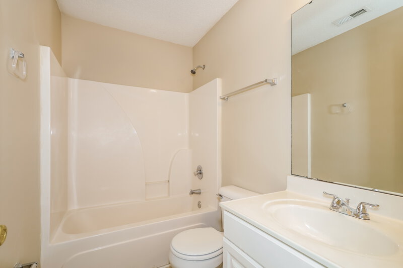 1,750/Mo, 5012 St Charles Dr Dallas, NC 28034 Bathroom View