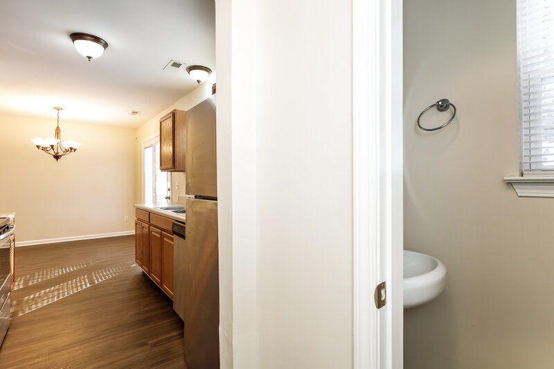 1,750/Mo, 5012 St Charles Dr Dallas, NC 28034 Bathroom View 2