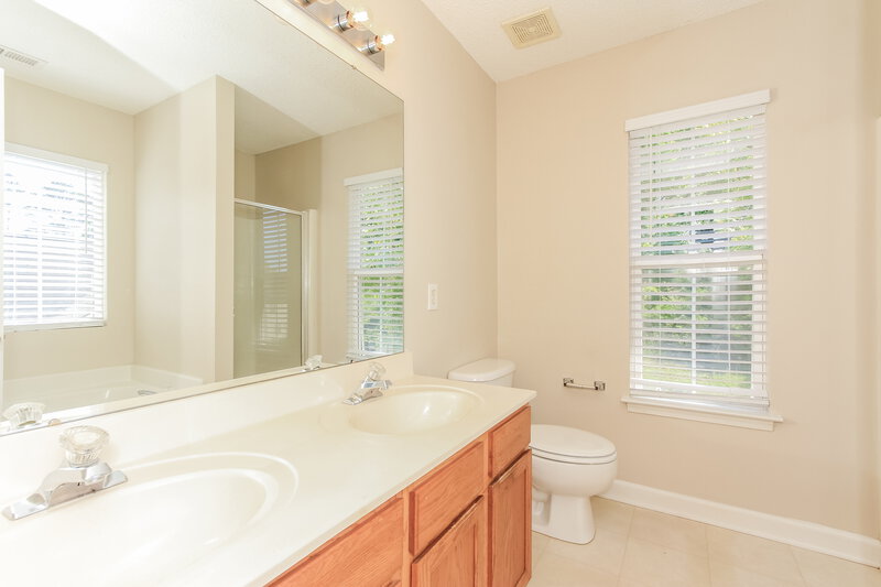 1,885/Mo, 630 Favorwood Dr Rock Hill, SC 29730 Main Bathroom View