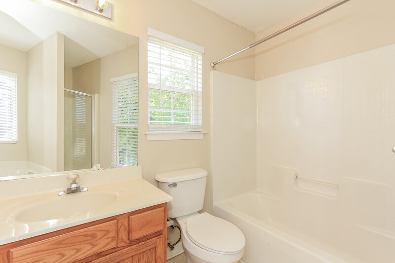 1,885/Mo, 630 Favorwood Dr Rock Hill, SC 29730 Bathroom View