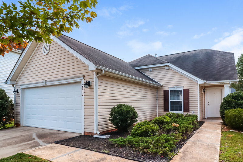 1,720/Mo, 2834 Cartesian Dr Charlotte, NC 28214 Front View 2