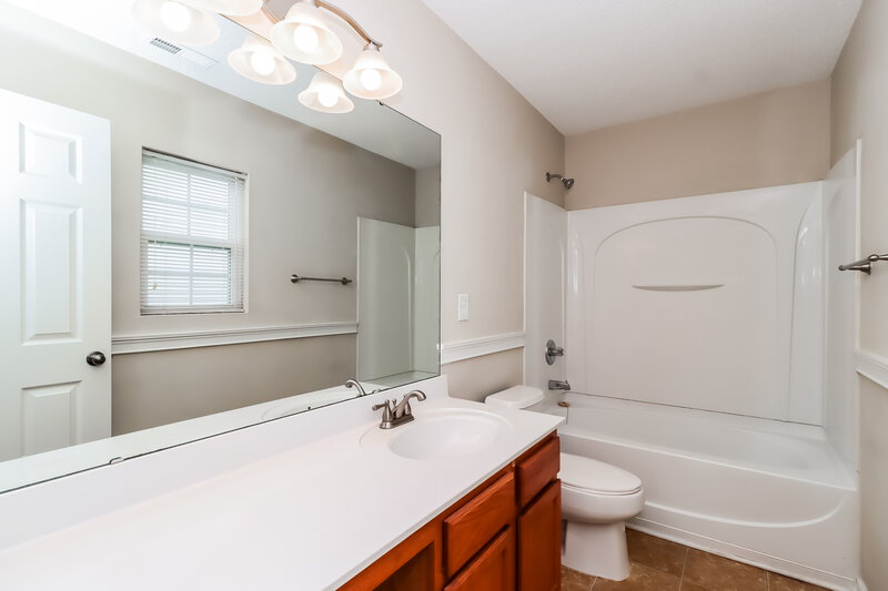 1,720/Mo, 2834 Cartesian Dr Charlotte, NC 28214 Main Bathroom View