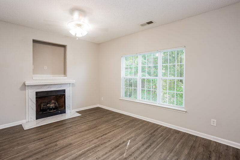 2,040/Mo, 3431 Ann Franklin Ct Charlotte, NC 28216 Living Room View 2