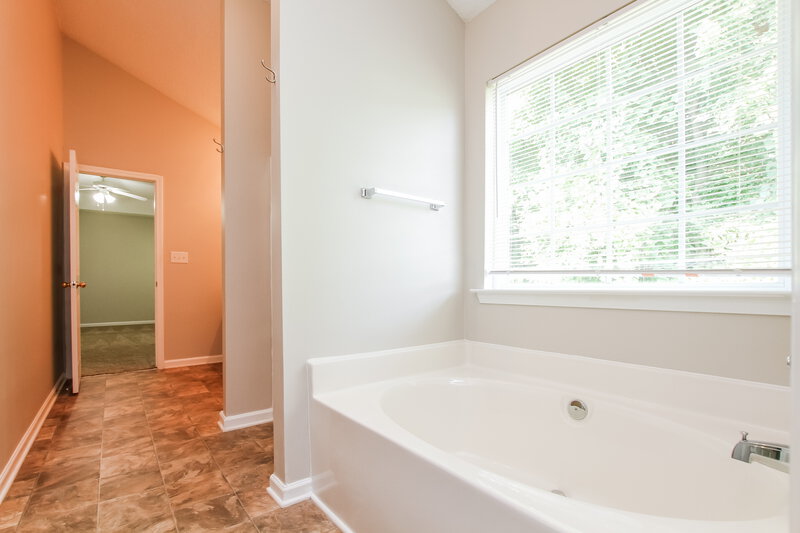 2,110/Mo, 3431 Ann Franklin Ct Charlotte, NC 28216 Main Bathroom View 2