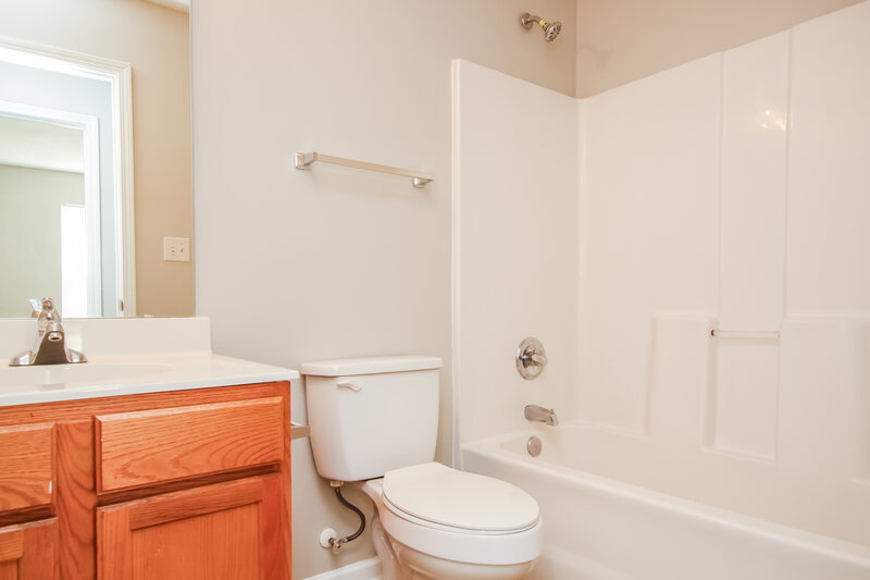 2,110/Mo, 3431 Ann Franklin Ct Charlotte, NC 28216 Bathroom View