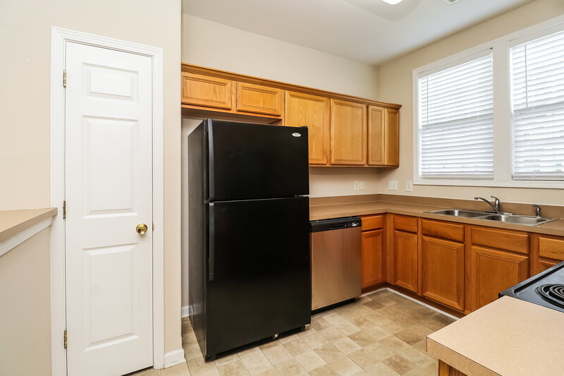 1,595/Mo, 8248 Carob Tree Ln Charlotte, NC 28215 Kitchen View