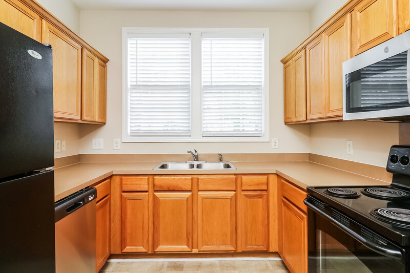 1,595/Mo, 8248 Carob Tree Ln Charlotte, NC 28215 Kitchen View 2